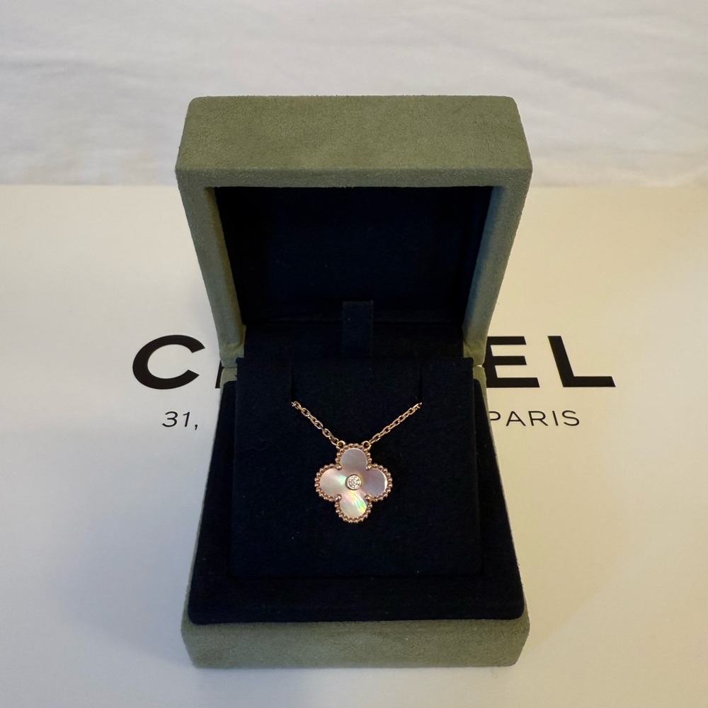 🚫SOLD!!!🚫 Van Cleef 2025 Pink MOP Limited Edition Vintage Alhambra Necklace